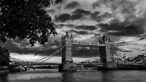 <b class=qtipBold><figcaption>Tower Bridge</figcaption></b><br>Tower bridge crosses the River Thames close to the Tower of London and has become an iconic symbol of London. Construction was started on the 22 April, 1886 and was opened on June 30th 1894. Tower Bridge