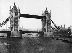 <b class=qtipBold><figcaption>Tower Bridge</figcaption></b><br>circa 1890: Tower Bridge and the Thames. The Tower of London is on the right. (Photo by London Stereoscopic Company/Getty Images)<br><em>© This content is subject to copyright.</em> Tower Bridge