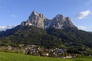 Town of Seis am Schlern with Mt Schlern, Eisack Valley, South Tyrol, Italy Town of Seis am Schlern with Mt Schlern, Eisack Valley, South Tyrol, Italy