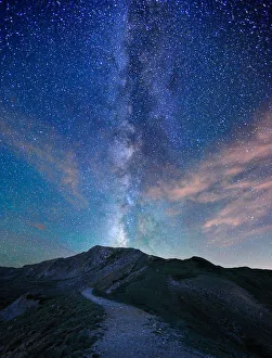 <b class=qtipBold><figcaption>Trail to the Milky Way</figcaption></b><br>This picture was taken at the top of Loveland Pass which is the highest mountain pass in the world that regularly stays open during a snowy winter season.It had won earthshots.org daily contest.<br><em>© Mengzhonghua</em> Trail to the Milky Way