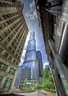 <b class=qtipBold><figcaption>Trump tower</figcaption></b><br>Trump tower between Wrigley building.<br><em>© © 2012 Krzysztof Hanusiak Photography</em> Trump tower