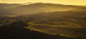 <b class=qtipBold><figcaption>Tuscan Sunset</figcaption></b><br>The sun sets over the Val d'Orcia region of Tuscany, Italy.<br><em>© 2016 Chase Dekker Wild-Life Images</em> Tuscan Sunset