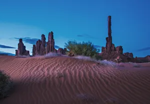 <b class=qtipBold><figcaption>twilight at the Totem Pole</figcaption></b><br>This was taken at the Totem Pole formation in Monument Valley, Arizona...it was done before dawn, when the blue of night still lit the sky and rocks and the first rays of sunlight swept across the dunes.<br><em>© marionfariaphotography</em> twilight at the Totem Pole