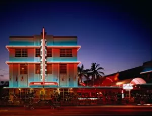 Images Dated 1st September 2005: USA, Florida, Miami, Art Deco Historic District, Fairmont Hotel at night