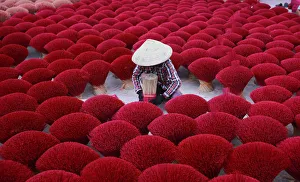 <b class=qtipBold><figcaption>Vietnam - woman making red insense</figcaption></b><br><em>© Tran Tuan Viet</em> Vietnam - woman making red insense
