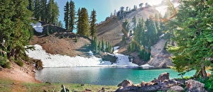 <b class=qtipBold><figcaption>View of lake at sunshine</figcaption></b><br>View of lake at sunshine.<br><em>© Phoo Chan</em> View of lake at sunshine