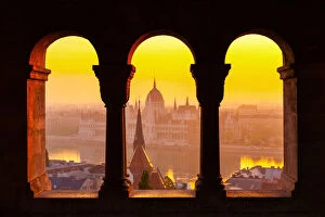 Images Dated 26th April 2008: View of the Parliament of Hungary from the Fishermens Bastion at sunrise