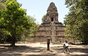 Visiting Baksei Chamkrong Temple, Angkor Complex Visiting Baksei Chamkrong Temple, Angkor Complex