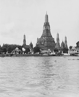 <b class=qtipBold><figcaption>Wat Arun</figcaption></b><br>A view across the Chao Phraya River towards the temple of Wat Arun, Bangkok, Thailand, circa 1960. (Photo by Three Lions/Hulton Archive/Getty Images)<br><em>© 2011 Getty Images</em> Wat Arun