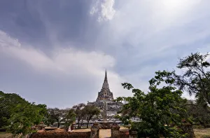 Wat Phu Khao Thong (Chedi Phu Khao Thong) Wat Phu Khao Thong (Chedi Phu Khao Thong)