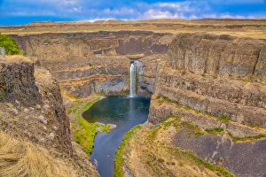Waterfall and canyon landscape, Palouse Falls, Washington State, USA Waterfall and canyon landscape, Palouse Falls, Washington State, USA