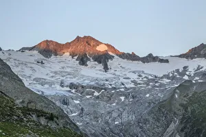 Waxeggkees Glacier, mountain peak in the morning light, Zemmgrund valley, Ginzling, Zillertal valley, Tyrol, Austria Waxeggkees Glacier, mountain peak in the morning light, Zemmgrund valley, Ginzling, Zillertal valley, Tyrol, Austria