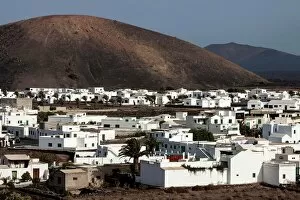 Espana Gallery: White buildings, volcanoes at the back, Uga, Lanzarote, Canary Islands, Spain