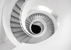 <b class=qtipBold><figcaption>White spiral stairs</figcaption></b><br>White spiral stairs.<br><em>© © Roc Canals</em> White spiral stairs