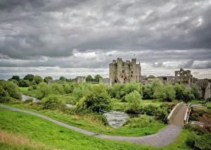 <b class=qtipBold><figcaption>Wide view of Trim Castle</figcaption></b><br>Trim Castle. A Norman castle on the south bank of the River Boyne in Trim, County Meath, Ireland<br><em>© 2014 Michelle McMahon</em> Wide view of Trim Castle