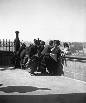 <b class=qtipBold><figcaption>Windy Weather</figcaption></b><br>circa 1859: A group of sightseers hold onto their hats on a windy corner of Tower Bridge, London. (Photo by London Stereoscopic Company/Getty Images)<br><em>© This content is subject to copyright.</em> Windy Weather