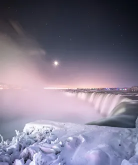 <b class=qtipBold><figcaption>Winter Wonderland at Niagara Falls</figcaption></b><br>With the falls pretty much iced up, this made for a great time to get out ans shoot.<br><em>© This content is subject to copyright.</em> Winter Wonderland at Niagara Falls