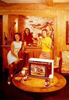 WOMEN DRINKING BEER AND WATCHING FOOTBALL WOMEN DRINKING BEER AND WATCHING FOOTBALL