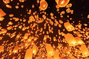 Yi peng Lantern Festival, Chiangmai, Thailand Yi peng Lantern Festival, Chiangmai, Thailand
