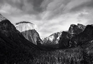 <b class=qtipBold><figcaption>Yosemite valley</figcaption></b><br>Yosemite Falls, Pete Lomchid Landscape Photography, 600344495<br><em>© Pete Lomchid</em> Yosemite valley