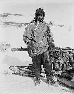 Images Dated 16th December 2015: Edgar Evans, with a laden sledge