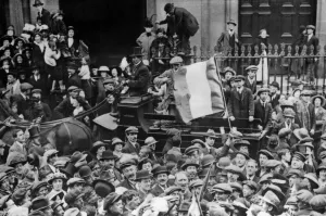 1916 prisoners return to Dublin 1917 Topfoto stills library picture library stock 1916 prisoners return to Dublin 1917 Topfoto stills library picture library stock
