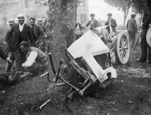 24th May 1903. The Lorraine-Barrow crashes in to a tree near Libourne. Killing both driver 24th May 1903. The Lorraine-Barrow crashes in to a tree near Libourne. Killing both driver