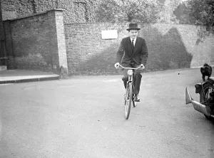 Banker nephew of Home Secretary, cycles to work. Mr Quintin Vincent, Hoare, a nephew Banker nephew of Home Secretary, cycles to work. Mr Quintin Vincent, Hoare, a nephew