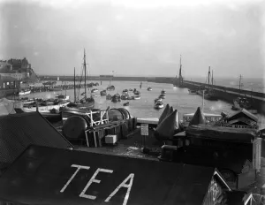 Bridlington Harbour, East Yorkshire. 11 January 1930 Fish where the fish are Bridlington Harbour, East Yorkshire. 11 January 1930 Fish where the fish are