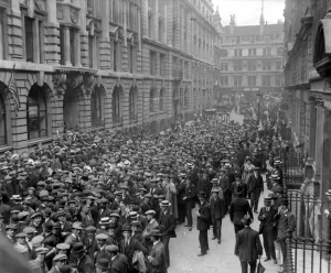 Broad Street (War stranded Americans at American consulate) Broad Street (War stranded Americans at American consulate)