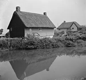Images Dated 1st January 1936: A cottage in Kent 1936
