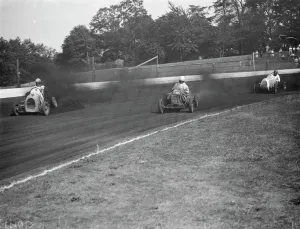 Motorsport Gallery: The Crystal Palace miniature car racing grand prix. Basil de Mattos loses his wheels