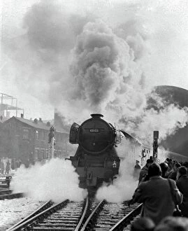 Images Dated 8th January 2016: The Flying Scotsman steaming out of Kings Cross for the last journey today 14