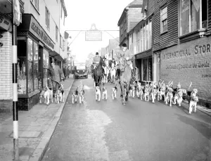 Under the Gallows at Edenbridge The Old Surrey and Burstow Hunt moves off after Under the Gallows at Edenbridge The Old Surrey and Burstow Hunt moves off after