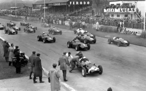 Stirling Gallery: Goodwood England Goodwood International 100 miles event. Stirling Moss in his