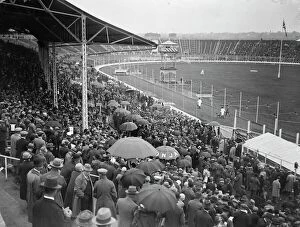 Nineteen Twenties Collection: Greyhound race meeting at the White City. A portion of the crowd watching the parade