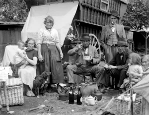 Caravan Prints: Romany Family at Epsom Races Print