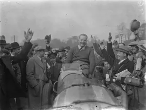 John Cobb breaks Brooklands lap record. Mr John Cobb, driving the 400 hp Napier Railton car John Cobb breaks Brooklands lap record. Mr John Cobb, driving the 400 hp Napier Railton car