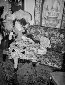 London will see its own music Hall coster Queen do the Lambeth Walk when Kate Carney London will see its own music Hall coster Queen do the Lambeth Walk when Kate Carney