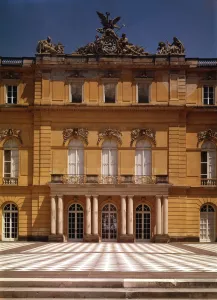 Marble Court Herrenchiemsee - Herrenchiemsee is a complex of royal buildings on the Herreninsel Marble Court Herrenchiemsee - Herrenchiemsee is a complex of royal buildings on the Herreninsel