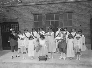 May Queen of Dagenham crowned with ceremony. With full ceremony the May Queen of Dagenham May Queen of Dagenham crowned with ceremony. With full ceremony the May Queen of Dagenham
