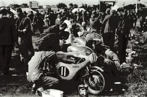 Isle Of Man TT Prints: Isle of Man Print: Mechanics in Honda Pits, 1964