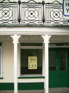 Images Dated 17th January 2005: Old building with character to let, St Asaph, Denbighshire, North Wales