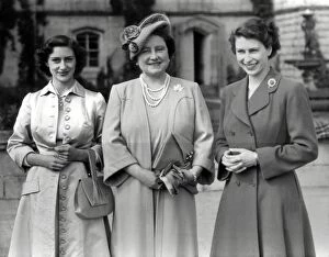 Images Dated 3rd March 2000: Queen Elizabeth, The Queen Mother (centre) with her daughters, Princess Elizabeth