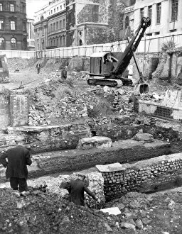 Images Dated 30th December 1999: The reconstruction of post war London Diggers discover an old Roman Wall in Walbrook