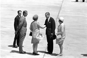 Santiago, Chile: Britians Queen Elizabeth II, is welcomed by the President of Chile Santiago, Chile: Britians Queen Elizabeth II, is welcomed by the President of Chile