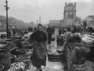 Scotch lassies engaged in curing kippers at Douglas , on the Isle of Man September Scotch lassies engaged in curing kippers at Douglas , on the Isle of Man September