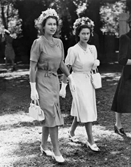 Princess Elizabeth Gallery: Sisteres Princess Elizabeth and Princess Margaret at Eton 1947