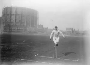Strudwick as a jumper. Bert Strudwick, Surrey s wonderful wicket keeper shows Strudwick as a jumper. Bert Strudwick, Surrey s wonderful wicket keeper shows