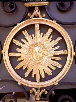 Images Dated 1st March 2003: The Sun King, Coat of Arms, from a balcony in the Place Vendome, Paris. Ornately